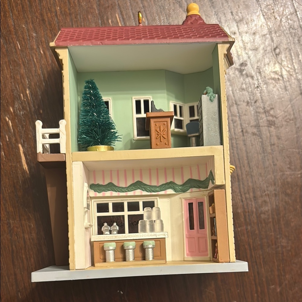 Hallmark Keepsake Ornament - Neighborhood Drugstore in Yellow and Red - Picture 4 of 4
